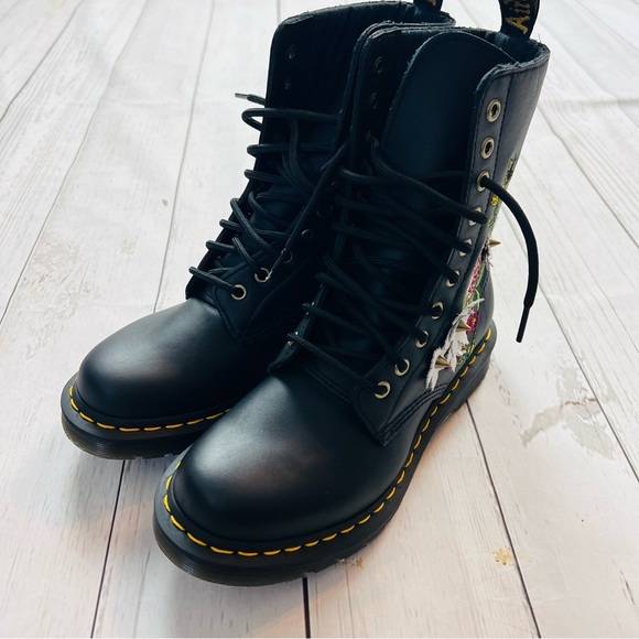 Dr. Martens Shoes - Dr Martens 1490 Embroidered Floral Bloom Boots Size 7